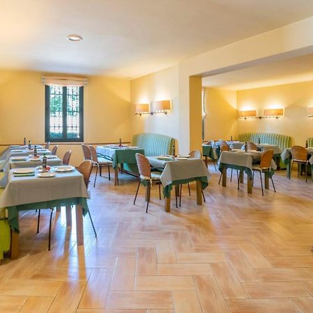 Apartaments Suites Sant Jordi Montbrió del Camp Dış mekan fotoğraf
