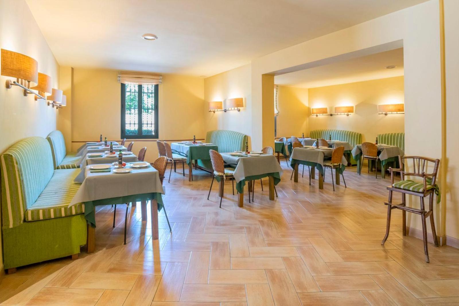 Apartaments Suites Sant Jordi Montbrió del Camp Dış mekan fotoğraf