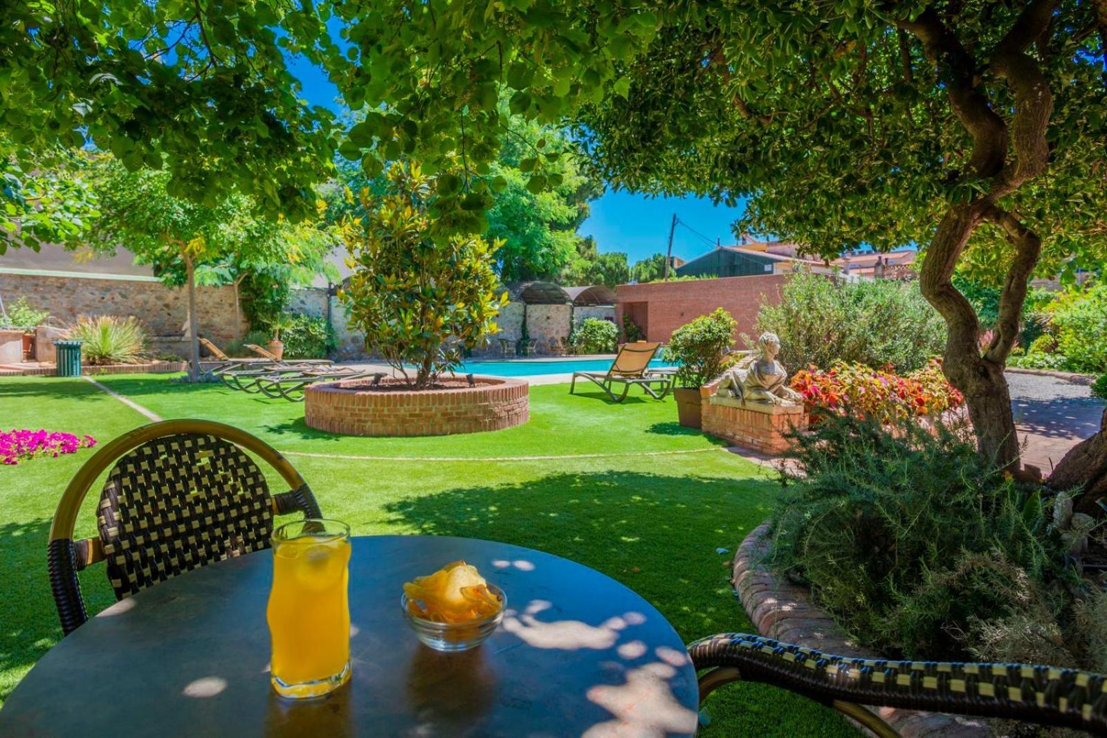 Apartaments Suites Sant Jordi Montbrió del Camp Dış mekan fotoğraf
