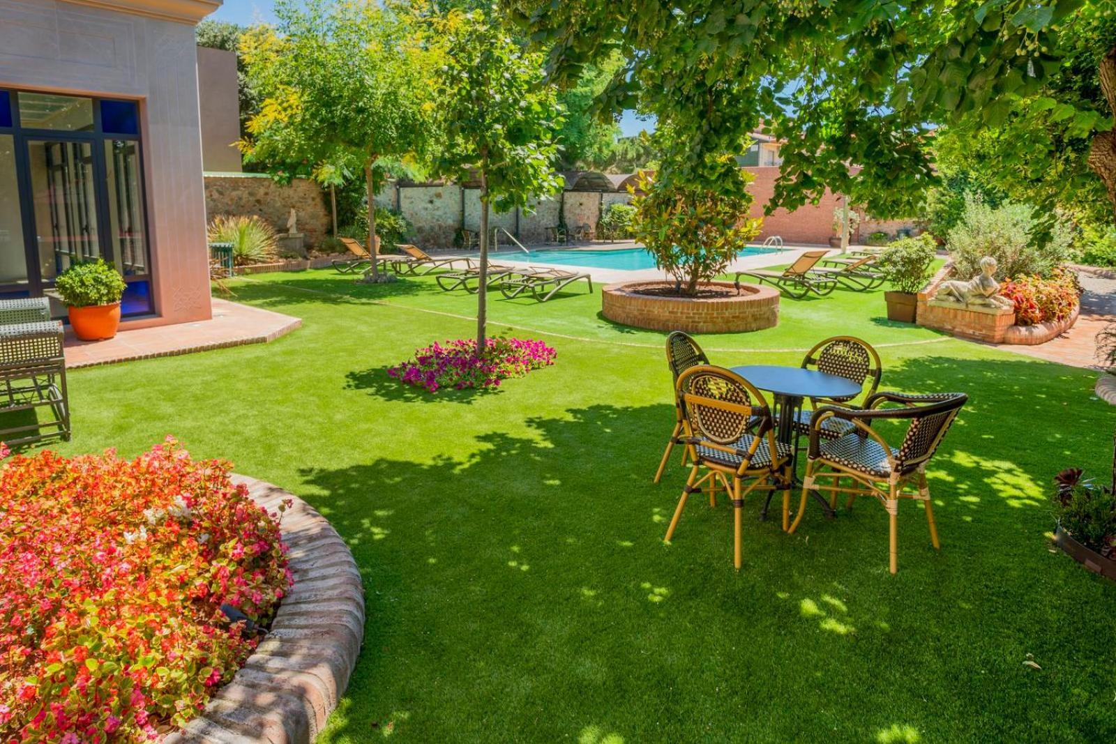 Apartaments Suites Sant Jordi Montbrió del Camp Dış mekan fotoğraf