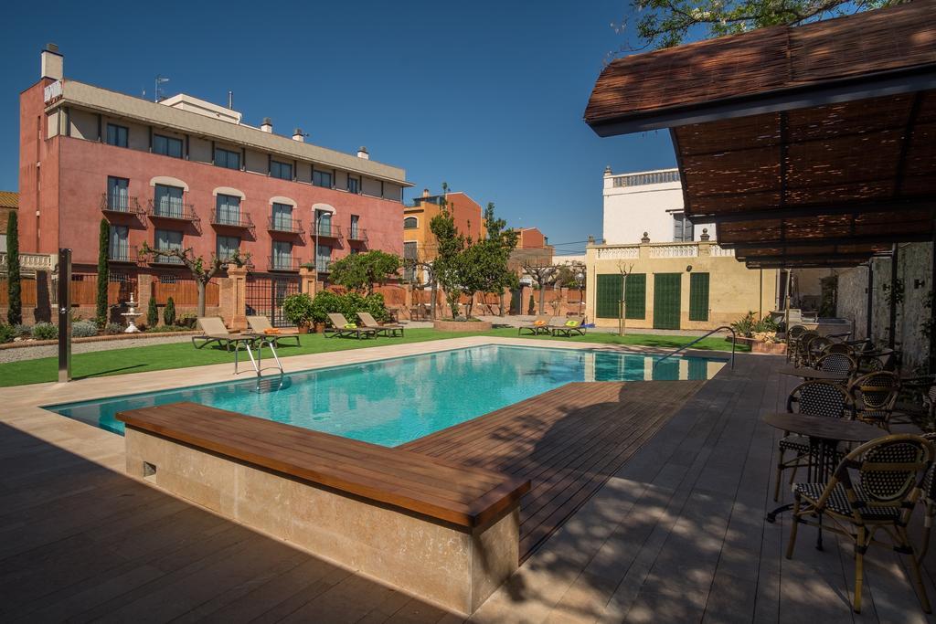 Apartaments Suites Sant Jordi Montbrió del Camp Dış mekan fotoğraf