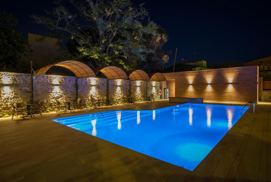 Apartaments Suites Sant Jordi Montbrió del Camp Dış mekan fotoğraf