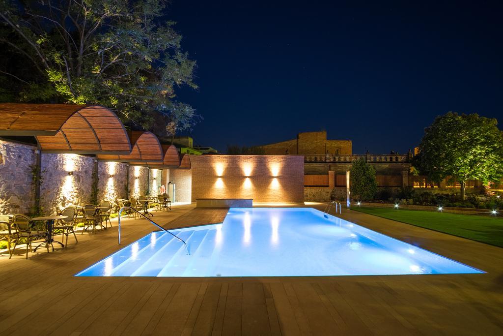 Apartaments Suites Sant Jordi Montbrió del Camp Dış mekan fotoğraf