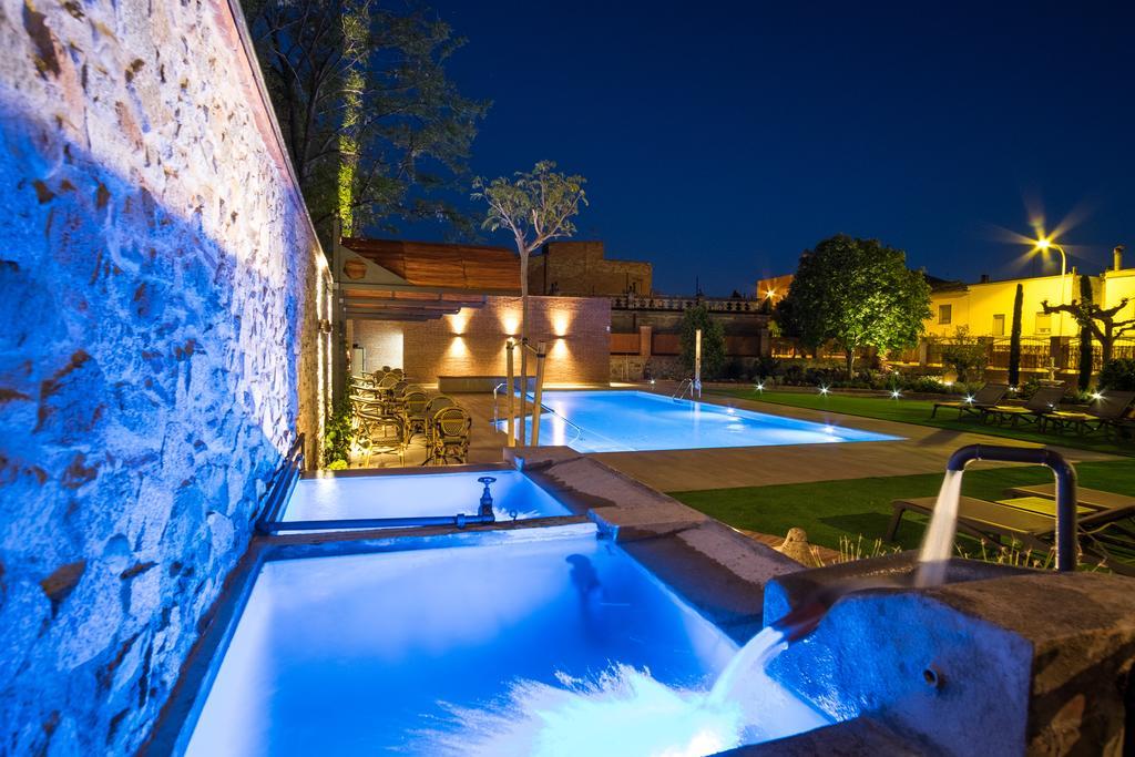 Apartaments Suites Sant Jordi Montbrió del Camp Dış mekan fotoğraf