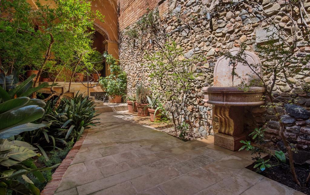 Apartaments Suites Sant Jordi Montbrió del Camp Dış mekan fotoğraf