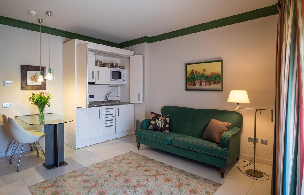 Apartaments Suites Sant Jordi Montbrió del Camp Dış mekan fotoğraf