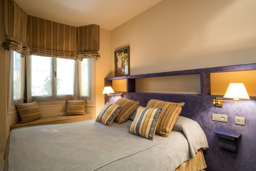 Apartaments Suites Sant Jordi Montbrió del Camp Dış mekan fotoğraf