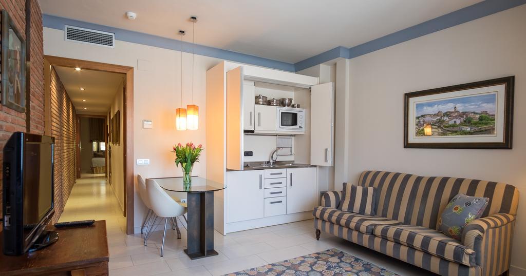 Apartaments Suites Sant Jordi Montbrió del Camp Dış mekan fotoğraf