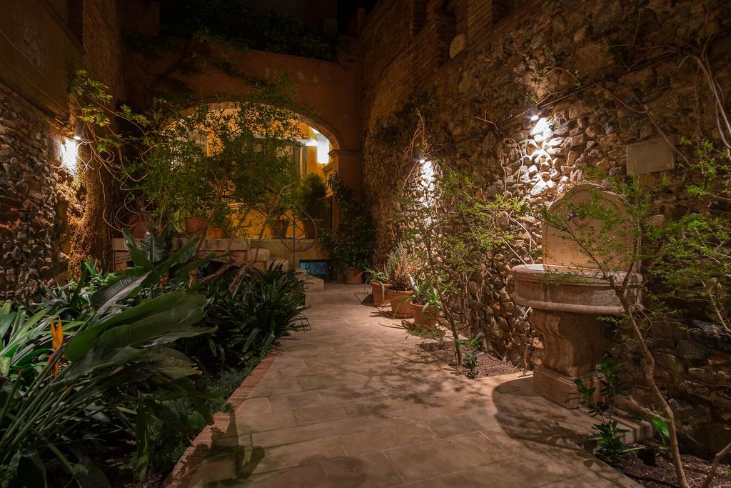 Apartaments Suites Sant Jordi Montbrió del Camp Dış mekan fotoğraf