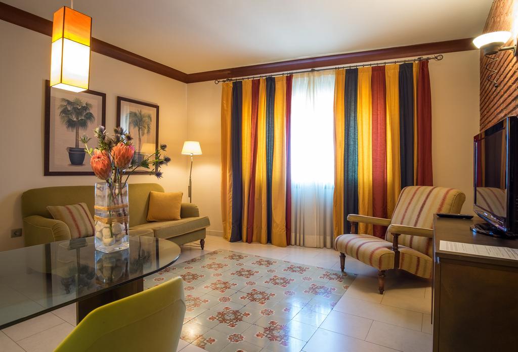 Apartaments Suites Sant Jordi Montbrió del Camp Dış mekan fotoğraf