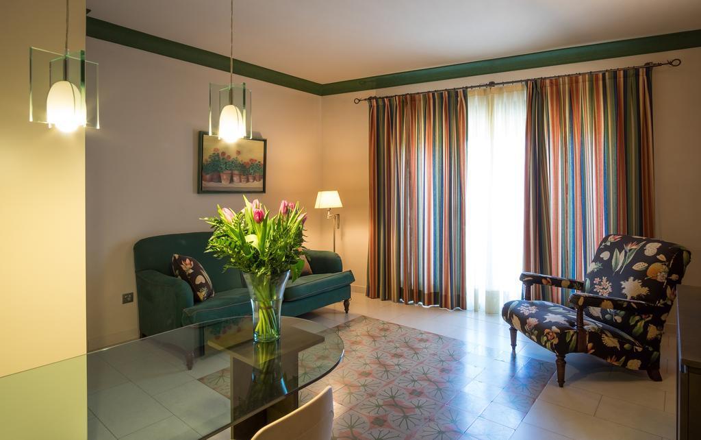 Apartaments Suites Sant Jordi Montbrió del Camp Dış mekan fotoğraf