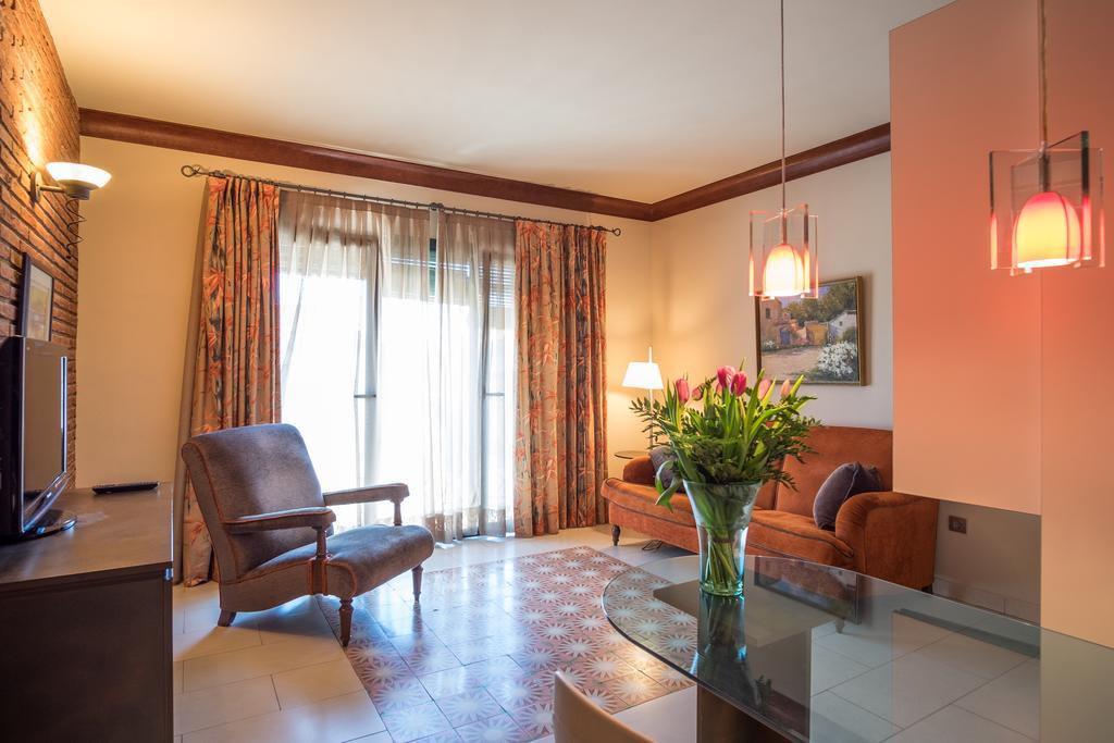 Apartaments Suites Sant Jordi Montbrió del Camp Dış mekan fotoğraf