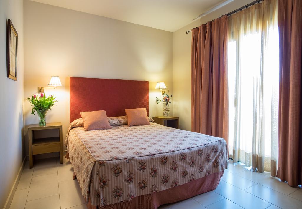 Apartaments Suites Sant Jordi Montbrió del Camp Dış mekan fotoğraf