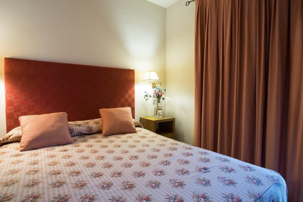 Apartaments Suites Sant Jordi Montbrió del Camp Dış mekan fotoğraf