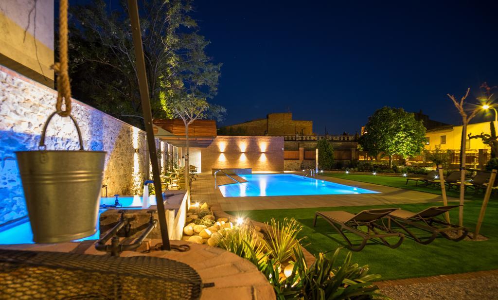 Apartaments Suites Sant Jordi Montbrió del Camp Dış mekan fotoğraf